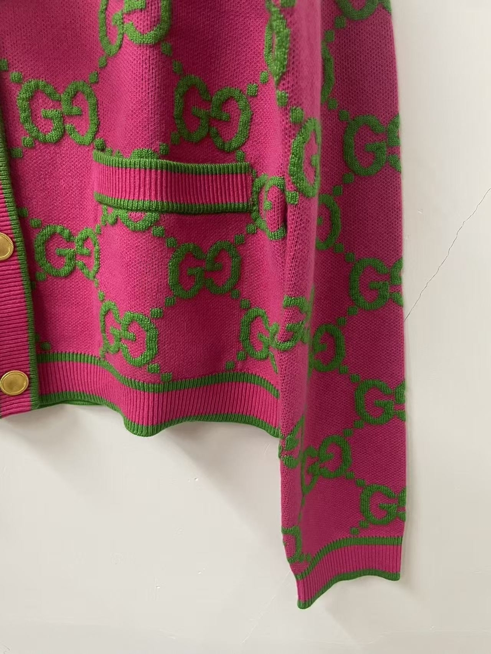 Gucci Pink and Green GG Crew Neck Cardigan Sweater - Picture 13 of 14